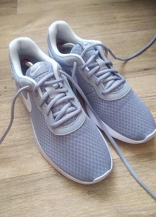 Кроссовки мужские nike tanjun 39