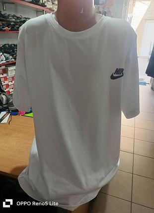 Футболка для хлопчиків в білому кольорі з логотипом nike.