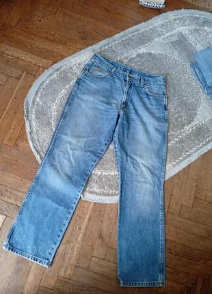 Мужские джинсы бренда wrangler
