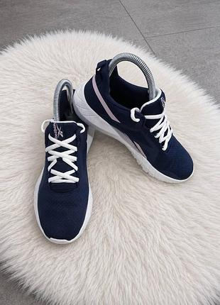 Жіночі кросівки reebok. оригінал.  р. 39. устілка 25 см.