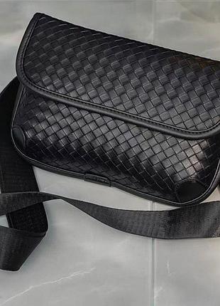 Чоловіча сумка через плече в стилі quiet luxury