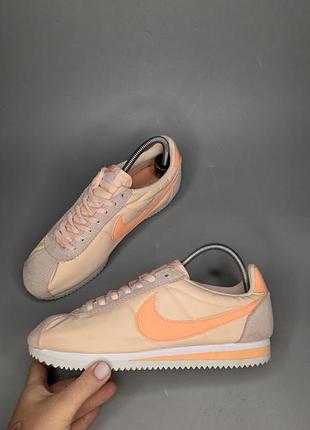 Яркие кроссовки nike cortez