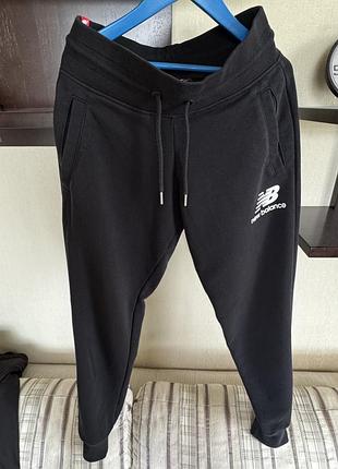 Чорні спортивні штани від new balance