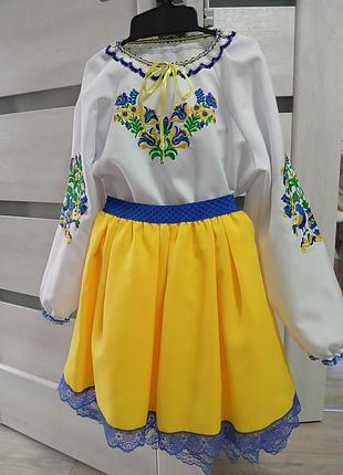 Вишитий костюм для дівчинки