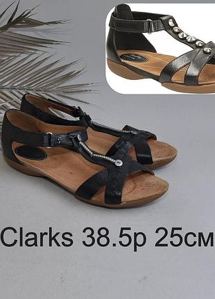 Шкіряні босоніжки clarks