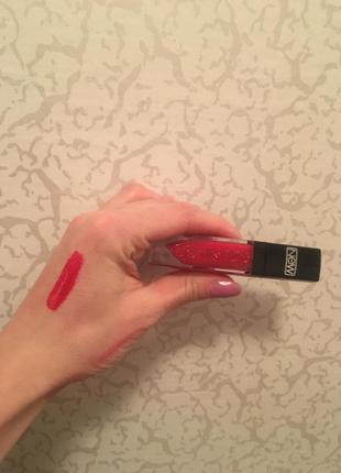 Темно-красный блеск для губ .германия