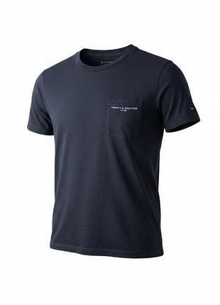 Детская футболка бренда tommy hilfiger.