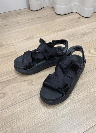 Босоніжки ugg чорні, гарний стан 39-40 розмір
