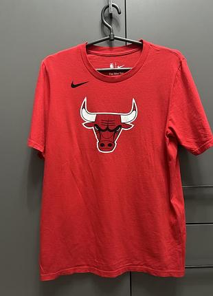 Футболка chicago bulls essential