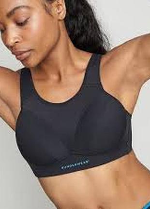 Черный спортивный бюстгальтер runderwear bra обеспечивает высокую поддержку и предотвращает натирание. размер 32gg.