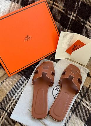 Hermes шкіряні  шльопанці розмір 39/40