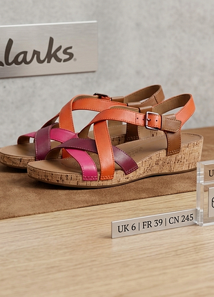 Нові шкіряні босоніжки clarks на платформі 39 р. / новые кожаные босоножки кларкс (можливий торг)