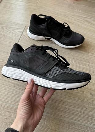 Кросівки бігові kalenji run comfort чорні з сіткою 24 см 37/38 розмір