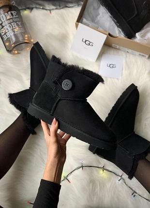 Жіночі зимові угги на овчині, ugg mini bailey button, замшеві черевики з гудзикои на зиму