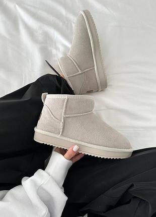 Женские зимние угги ugg ultra mini milk, замшевые женские серые ботинки теплая обувь на меху овчина на зиму