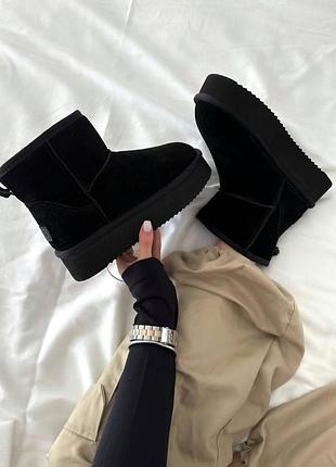 Жіночі чорні шкіряні угги ugg mini platform suede, зимове взуття на платформі, черевики на овчині хутро угг міні шкіра