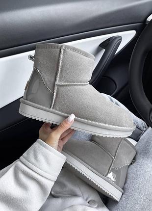 Женские зимние угги ugg mini grey lacquer, теплые женские ботинки, качественая высокая обувь на зиму угги мини
