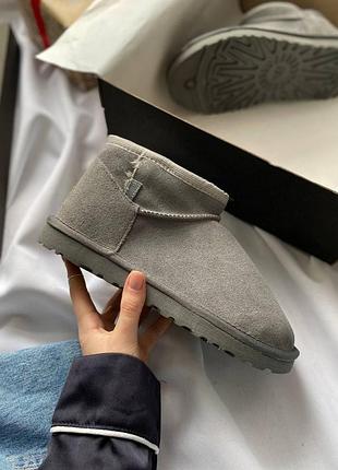 Жіночі зимові угги ugg ultra mini gray, замшеві сірі черевики,стильне взуття на хутрі овчина на зиму ультра міні
