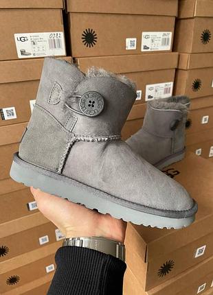 Жіночі зимові угги ugg mini bailey button grey, теплі жіночі черевики, якісне високе взуття на зиму угги міні