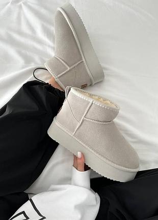 Женские зимние угги ugg ultra mini platform milk sued, светлые ботинки на платформе, обувь на зиму на овчине