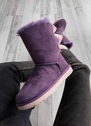 Жіночі зимові угги ugg bailey bow mini, фіолетові замшеві черевики з бантом, взуття на хутрі овчина міні байлей