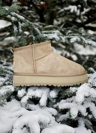 Женские зимние бежевые угги ugg ultra mini platform beige, теплые ботинки на платформе, обувь на зиму на овчин