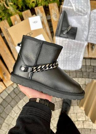 Шкіряні зимові жіночі ugg chain black leather, чорне утеплене взуття на хутрі овчина на зиму угги цепочка