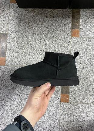 Унісекс зимові угги ugg ultra mini black, чорні замшеві черевики на овчині зима, жіноче взуття на хутрі ультра міні