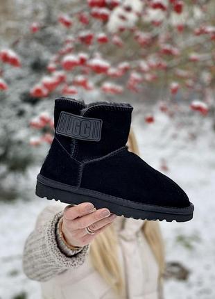 Жіночі зимові угги ugg classic mini, теплі жіночі черевики на липучці, чорні високе взуття на зиму угги класік міні
