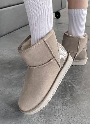 Жіночі зимові угги ugg classic mini, бежеві жіночі черевики на овчині, лакована пятка, замшеве взуття на зиму угги класік міні