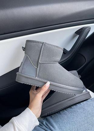 Жіночі зимові угги ugg mini light grey lacquer, теплі жіночі черевики, якісне високе взуття на зиму угги міні