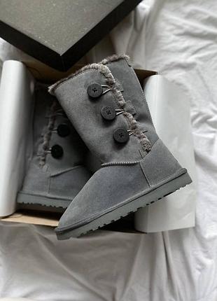 Жіночі зимові угги на овчині, ugg bailey button triplet ii lite shade, замшеві сині черевики з гудзикои на зиму