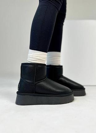 Жіночі чорні шкіряні угги ugg mini platform, зимове взуття на платформі, черевики на високій підошві угг міні платформ
