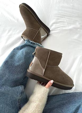 Женские зимние угги ugg mini coffee lacquer, натуральные женские ботинки на меховой овчине, замшевая высокая 38