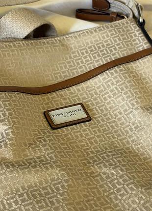 Tommy hilfiger сумка на плече або ж через плече