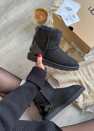 Женские зимние черные угги ugg mini zip black, лакированная пятка, ботинки на молнии, обувь на овчине мех мини 38