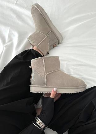 Женские зимние угги ugg mini latte lacquer, теплые женские ботинки, качественная высокая обувь на зиму угги 39