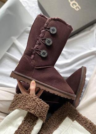 Женские коричневые зимние угги на овчине, ugg bailey button triplet ii brown, замшевые ботинки с пуговицами