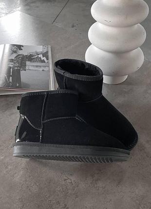 Жіночі зимові угги ugg classic mini, теплі жіночі черевики, лакована пята високе взуття на зиму угги класік 39