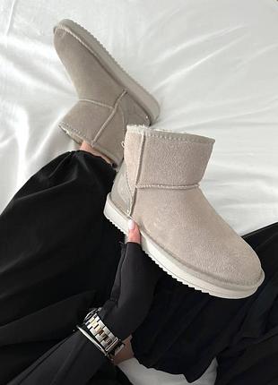 Женские зимние угги ugg mini latte lacquer, женские замшевые ботинки, светлая обувь на меху овчина на зиму угг