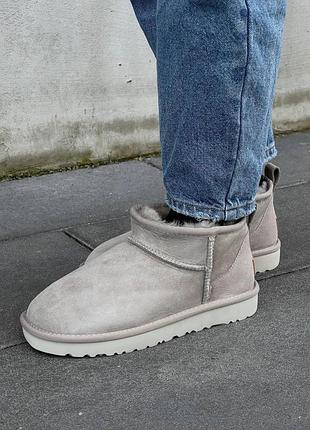 Женские серые зимние угги ugg ultra mini light grey, замшевые женские натуральные ботинки, обувь на меху овчин