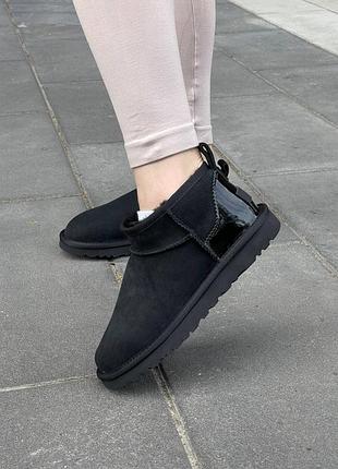 Зимові угги ugg ultra mini black lacquer, замшеві черевики на овчині зима,лакована п'ята жіноче взуття на хутрі ультра міні
