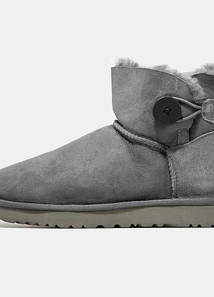 Женские зимние угги на овчине, ugg mini bailey button grey, замшевые серые ботинки с пуговицами на зиму