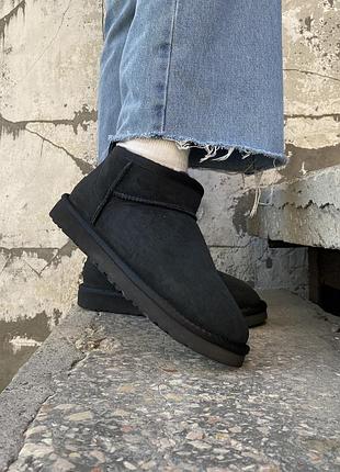 Унісекс зимові угги ugg classic ultra mini black, теплі черевики, зручне високе взуття на зиму угги класік міні на хутрі