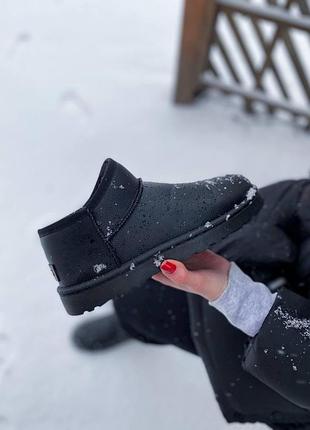 Унісекс зимові угги ugg ultra mini smooth leather, чорні шкіряні черевики на овчині, жіноче взуття на хутрі ультра міні