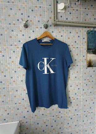 Футболка calvin klein.