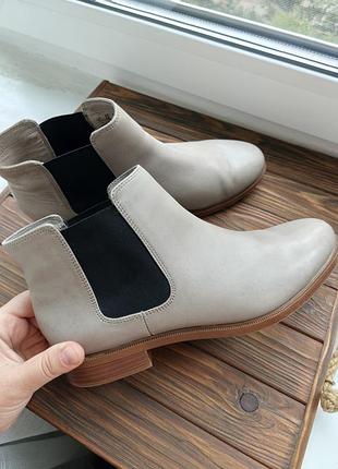 Женские челси clarks
