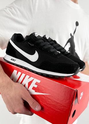 Nike md runner 2 black white 9