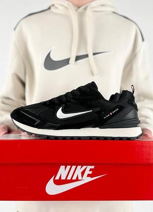 Nike waffle s black white