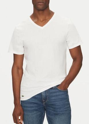 Базовая мужская белая футболка lacoste (размер l) с v-вырезом.